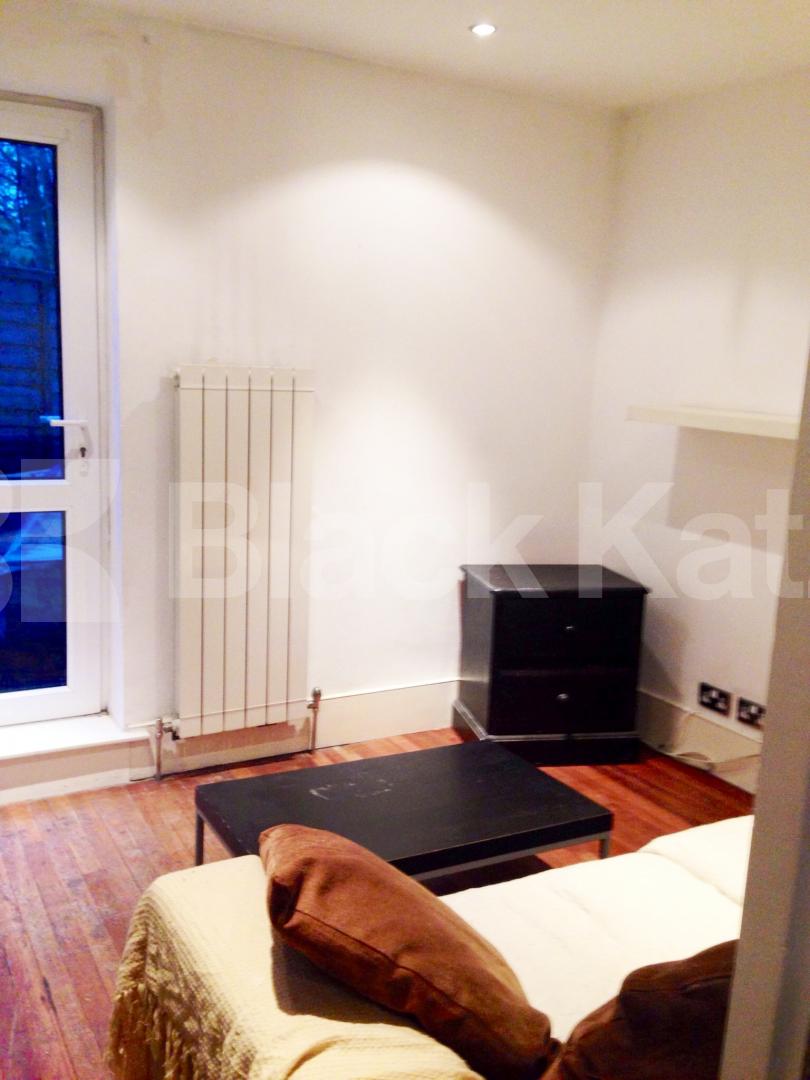 			LET, 1 Bedroom, 1 bath, 1 reception Apartment			 Lendal Terrace, Clapham North